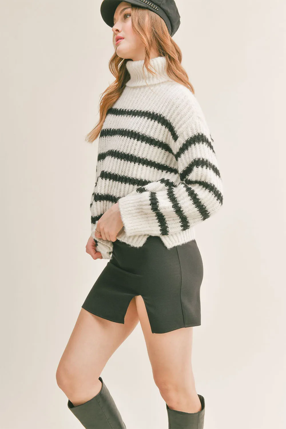 AKI STRIPED SWEATER