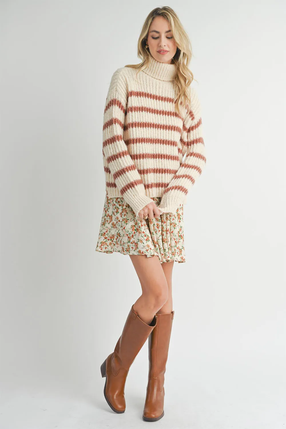 AKI STRIPED SWEATER