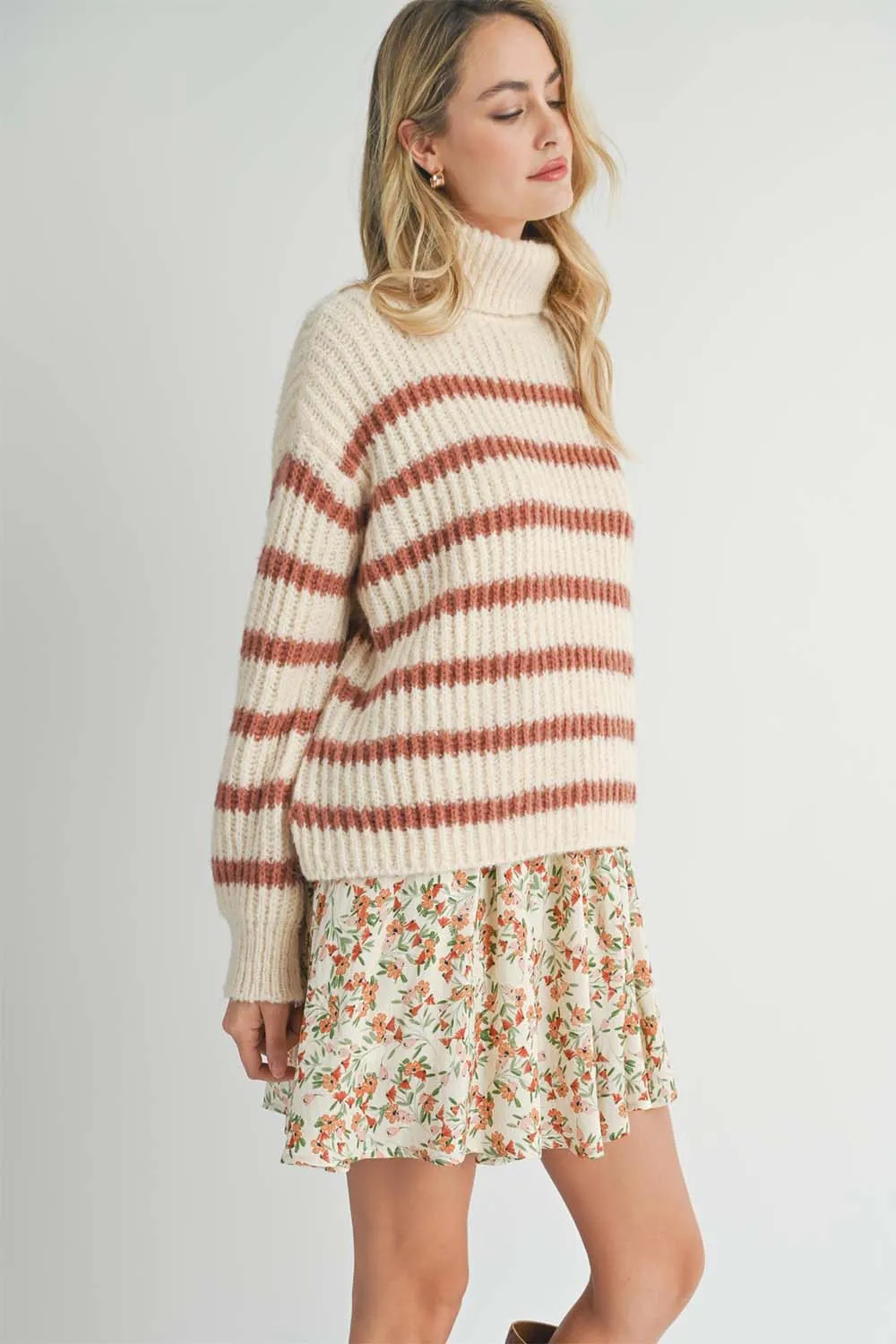 AKI STRIPED SWEATER