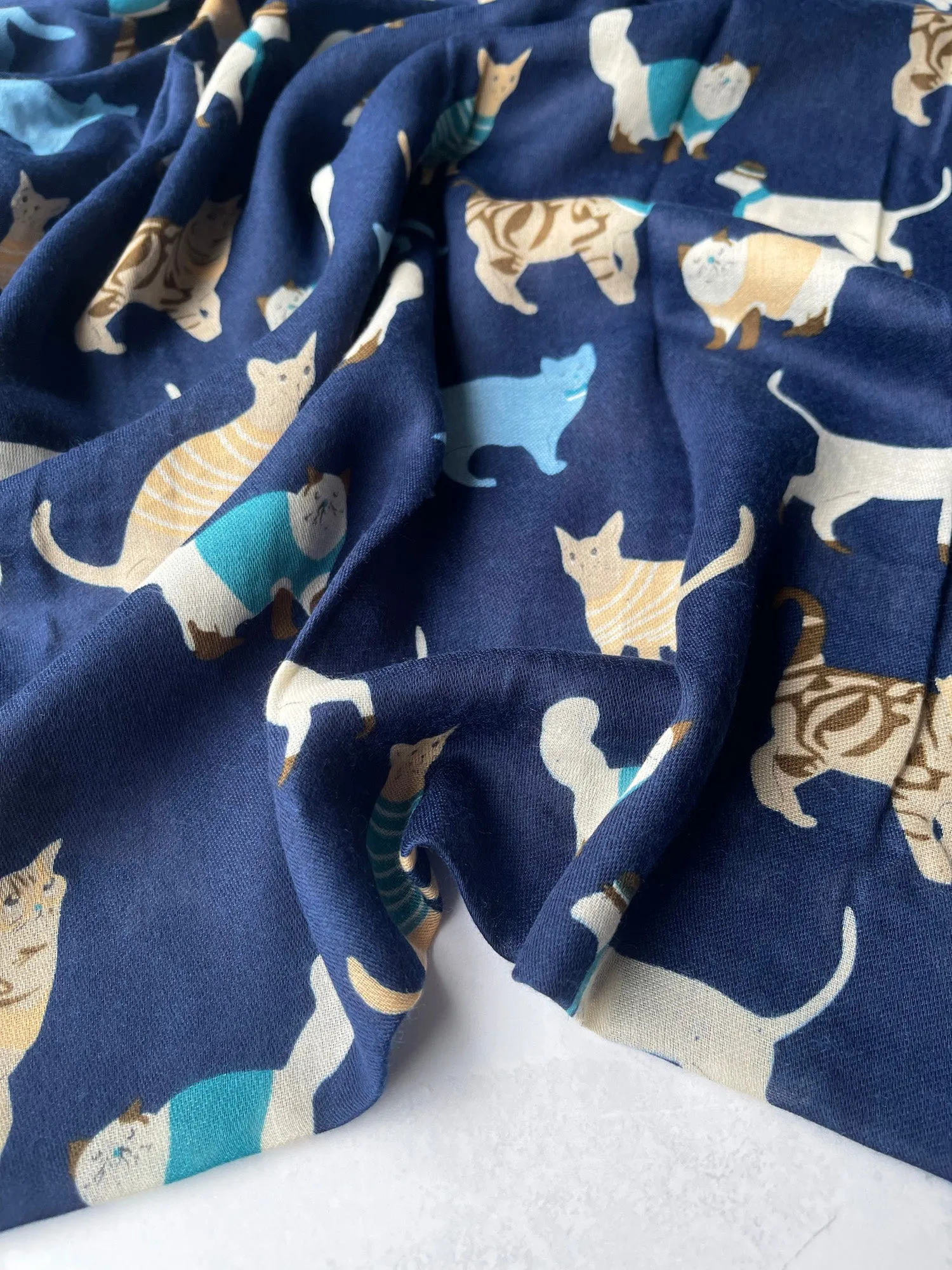 LIGHTWEIGHT BLUE SCARF WITH CATS