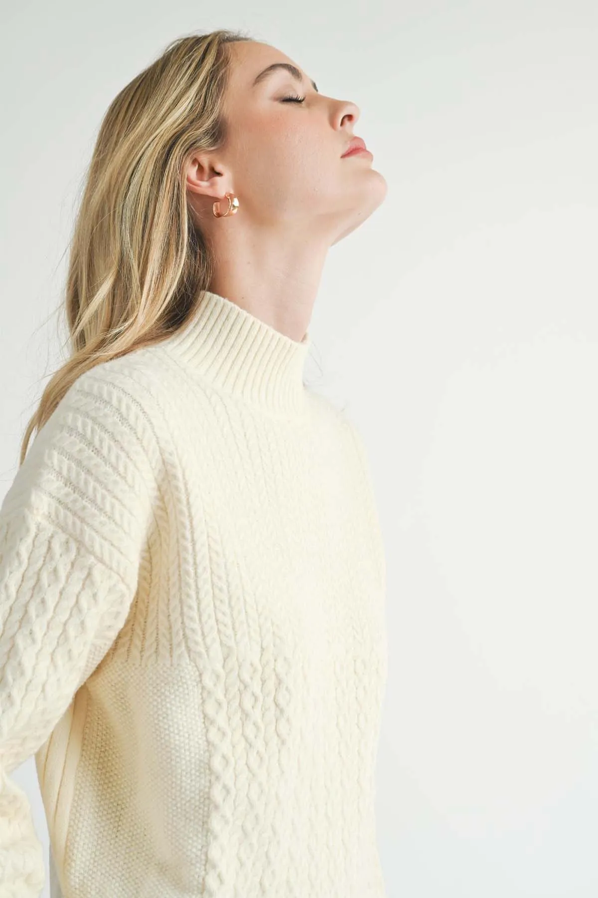 LISS TURTLENECK SWEATER