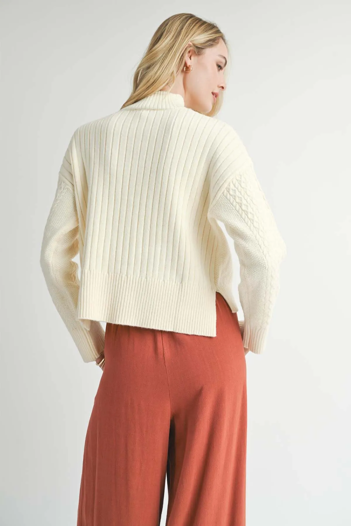 LISS TURTLENECK SWEATER