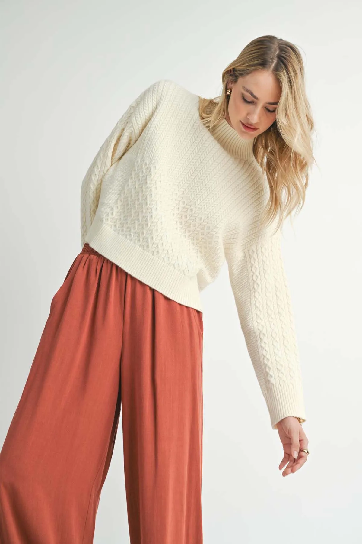 LISS TURTLENECK SWEATER