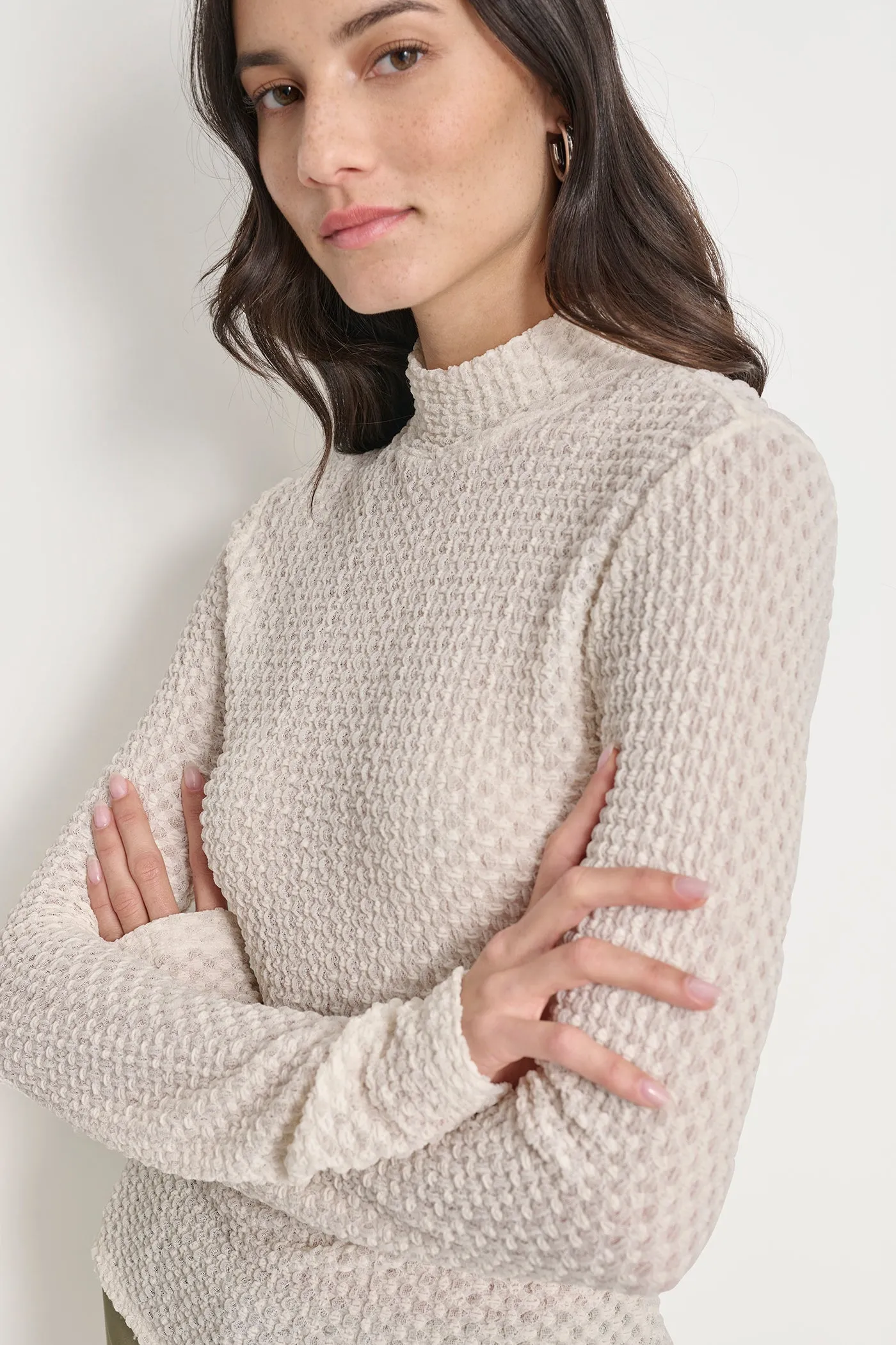 PEBBLE LACE TURTLENECK